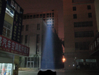 Zui新款警用強光手電、戰(zhàn)術手電配備Q5LED效果圖